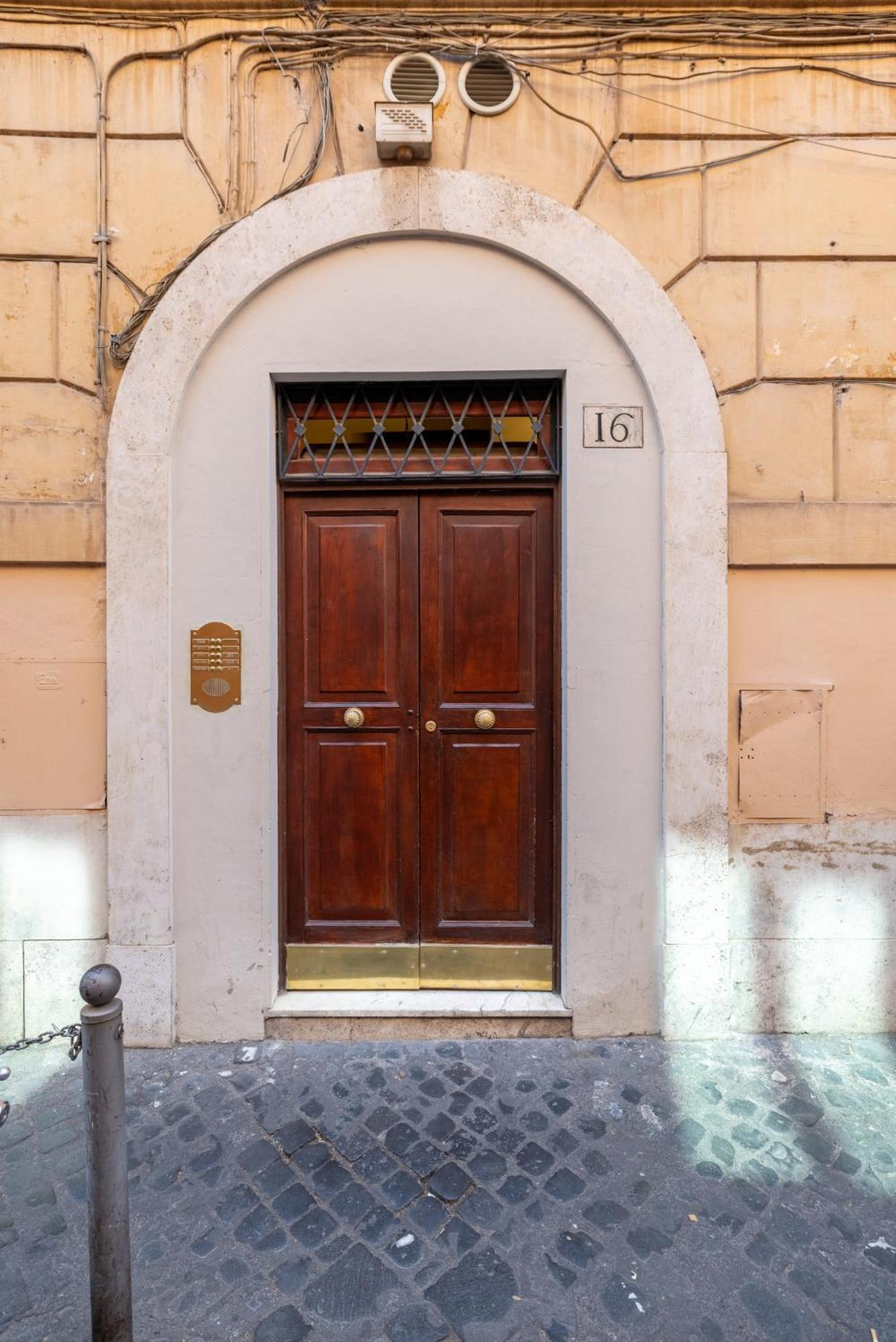 Charming 3 Bedroom Apartment In The Historic Center Rome Exterior photo